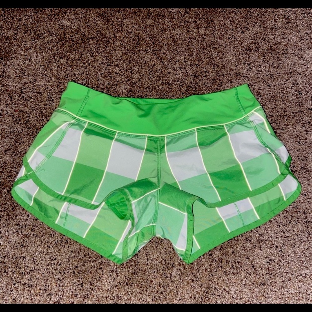 LULU LEMON SHORTS SIZE 4